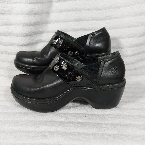 Ariat Westlake Size 8.5 Leather Black Studded Stitched Flowers Clogs 15111 Shoes - Picture 2 of 8